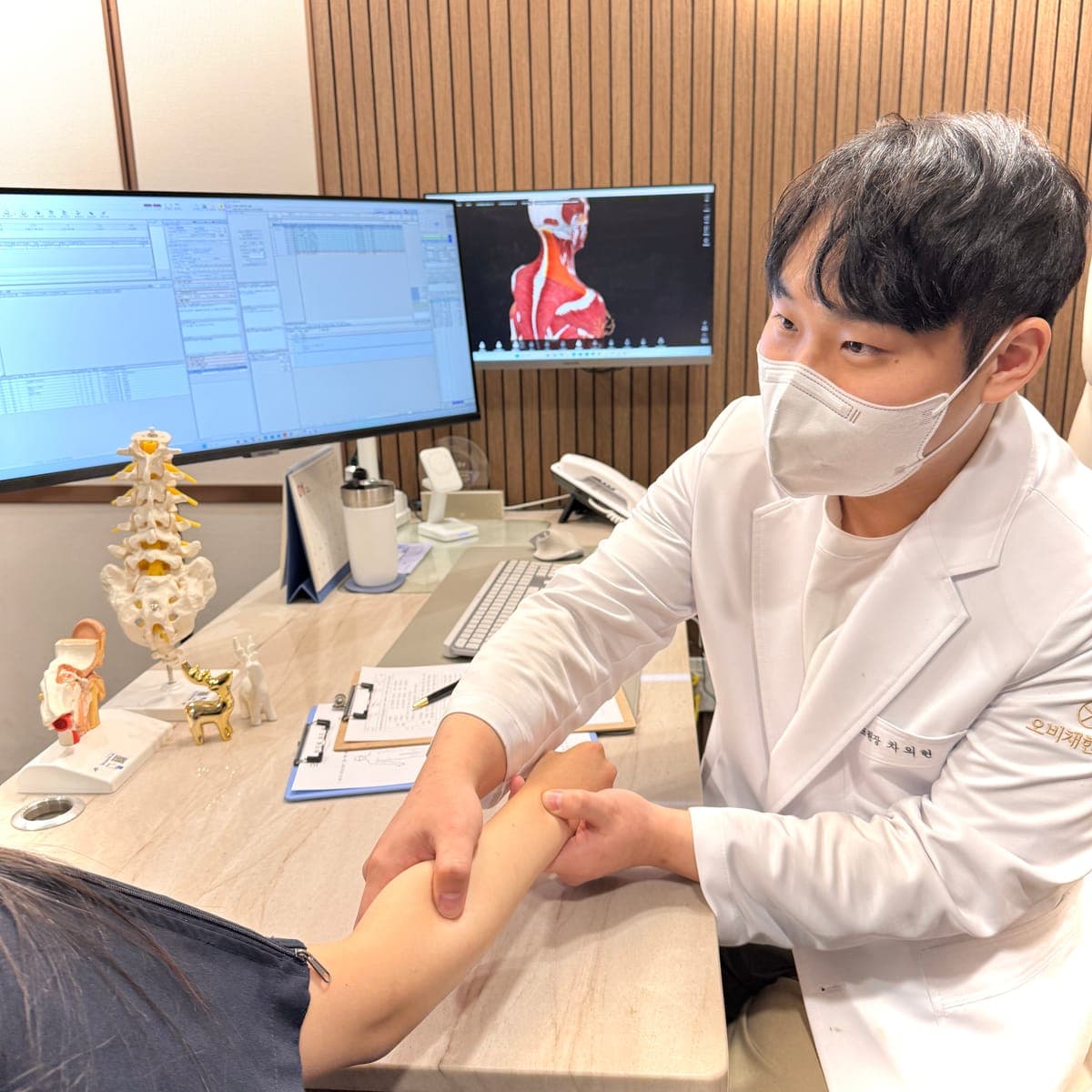 목동한의원 오비채한의원 교통사고 치료 장면